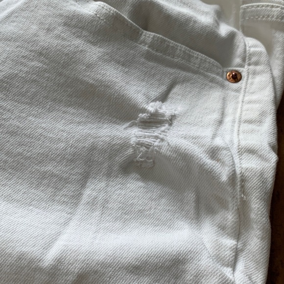 Levi's Distressed Boyfriend - Picture 8 of 8